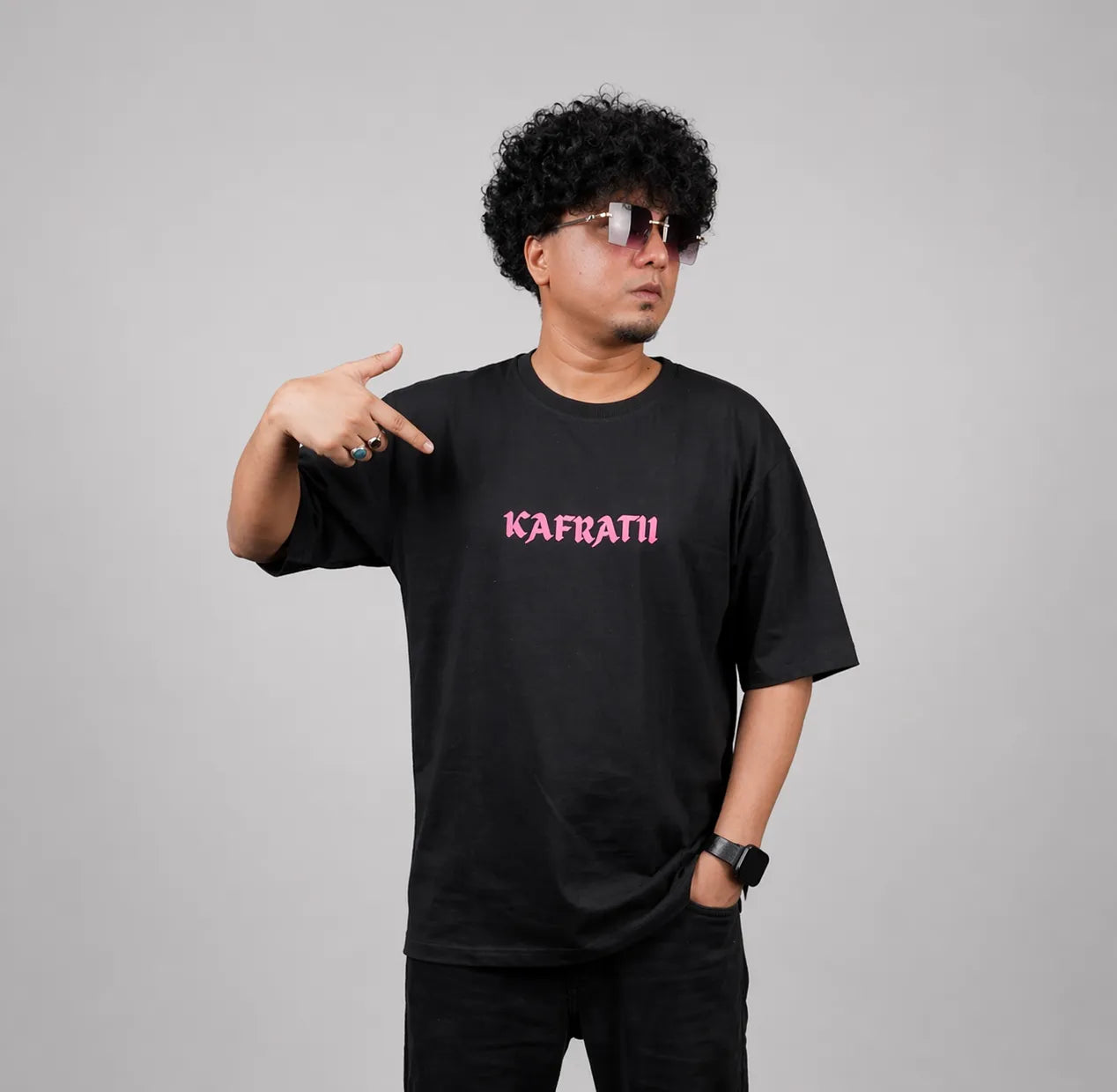 ALL EYES ON ME - Black Oversized T-Shirt